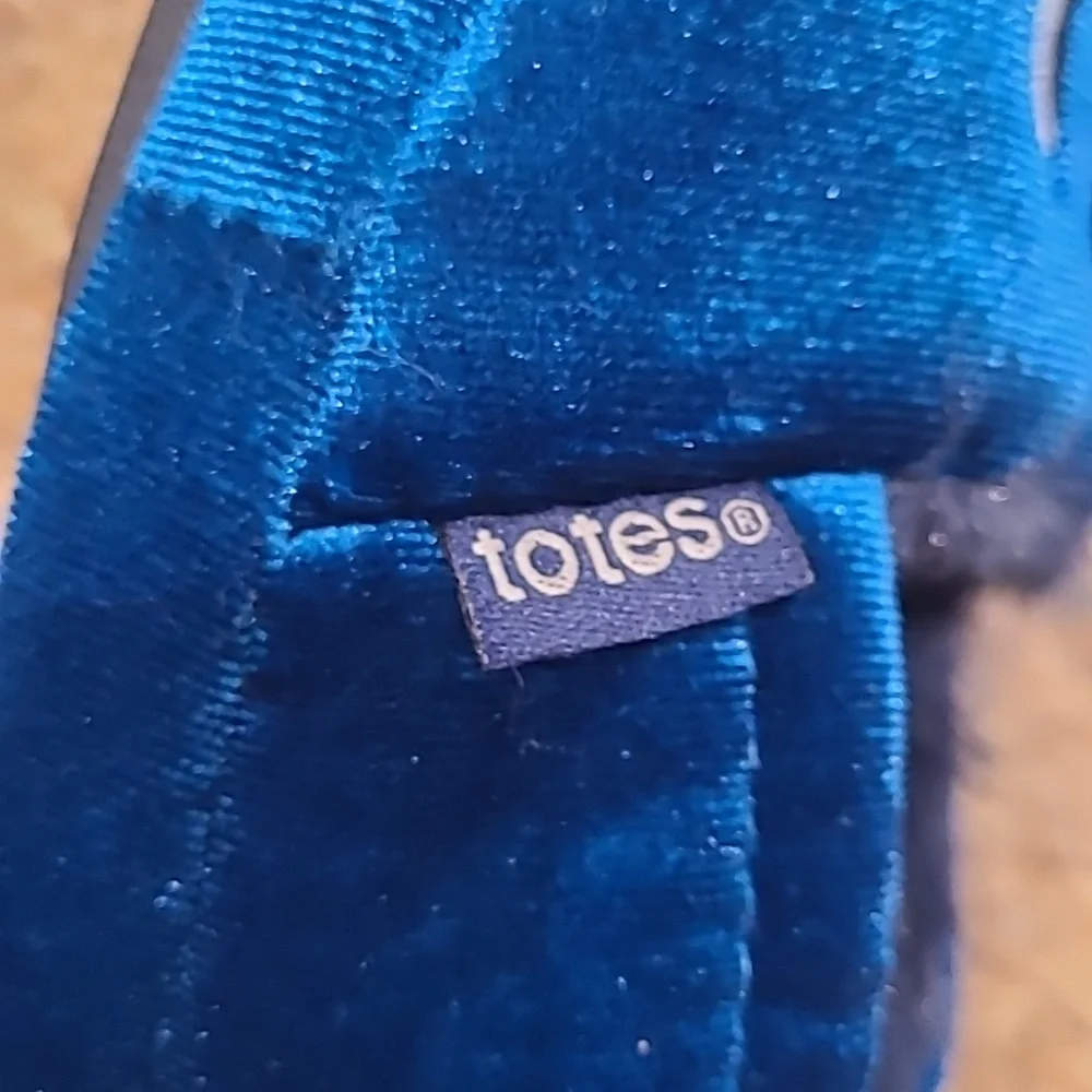 TOTES BLUE SLIPPERS MONSTER SHARK SIZE 11-12 NEW TODDLER BOY